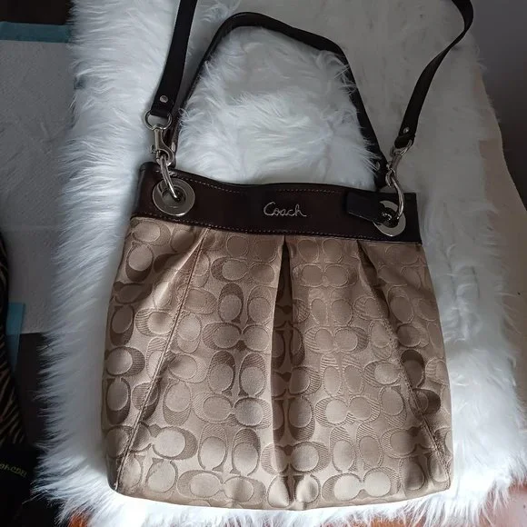 Coach Bag - Picture 2 of 4